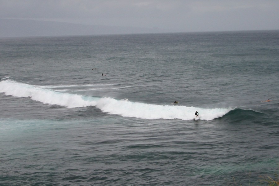 ../image/surfers near ho'okipa lookout.jpg